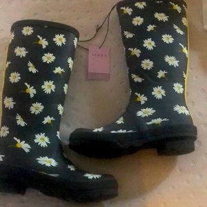 Women’s Size 7 Rain boots